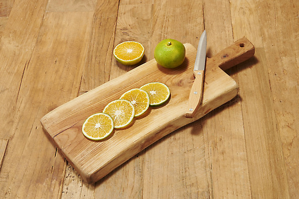 포토 JPG 스튜디오촬영 과일 자연 단면 실내 건강 누끼 사람없음 농작물 여러개 신선 나이프 오브젝트 유기농 비타민 나무도마 신맛 청귤 감기예방 나무배경 국내포토 식기 웰빙 다수 백그라운드 농업 도마 내부 목재 칼 맛 생태계 예방 영양소 파일형식