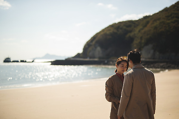 포토 JPG 주간 커플 응시 여자 남자 바다 커플라이프 섬 여행 서기 사람 상반신 성인 야외 두명 옆모습 뒷모습 30대 마주보기 다정 한국인 인천 성인만 옹진군 국내포토 자연요소 라이프스타일 시선 뷰포인트 컨셉 관계 모션 한국 동양인 장년 파일형식