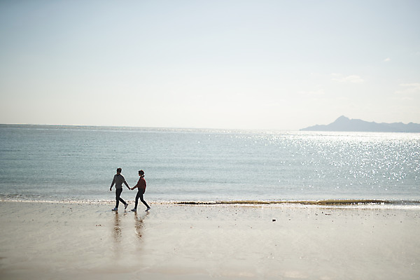 포토 JPG 주간 전신 커플 응시 여자 남자 커플라이프 섬 여행 사람 성인 야외 두명 옆모습 30대 걷기 손잡기 다정 한국인 인천 성인만 옹진군 국내포토 자연요소 라이프스타일 시선 뷰포인트 컨셉 관계 모션 한국 동양인 장년 파일형식