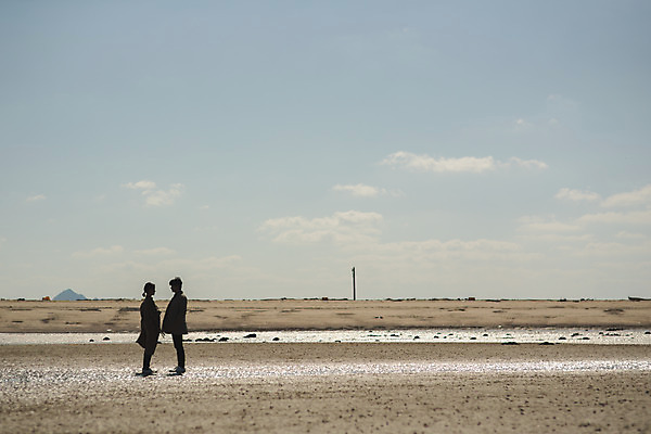 포토 JPG 주간 전신 커플 여자 남자 바다 커플라이프 섬 여행 사람 성인 해변 야외 두명 옆모습 30대 마주보기 걷기 다정 한국인 인천 성인만 옹진군 국내포토 자연요소 라이프스타일 뷰포인트 컨셉 관계 모션 한국 동양인 장년 파일형식