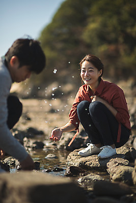 포토 JPG 주간 전신 커플 응시 여자 남자 바다 커플라이프 섬 여행 장난 물놀이 미소 사람 앉기 성인 야외 두명 앞모습 옆모습 30대 다정 한국인 인천 놀기 성인만 옹진군 국내포토 자연요소 라이프스타일 시선 뷰포인트 컨셉 관계 모션 놀이 한국 표정 동양인 장년 파일형식
