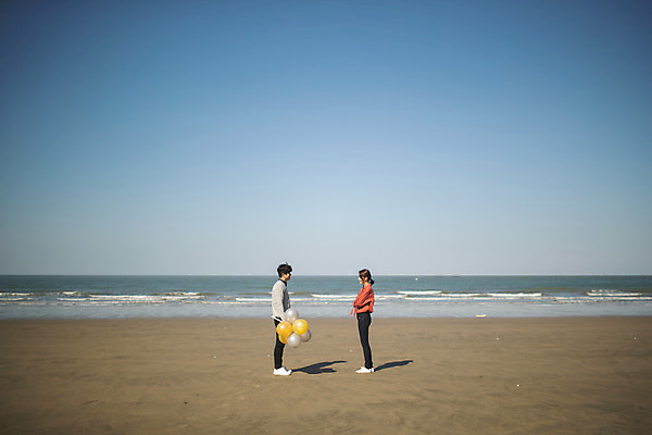 포토 JPG 주간 전신 커플 응시 여자 남자 바다 커플라이프 섬 여행 서기 들기 사람 이벤트 성인 야외 두명 옆모습 30대 다정 한국인 주기 풍선 서프라이즈 인천 성인만 옹진군 국내포토 자연요소 라이프스타일 시선 뷰포인트 컨셉 관계 모션 한국 동양인 장년 파일형식