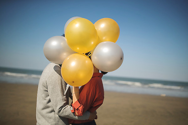 포토 JPG 주간 커플 응시 여자 남자 바다 커플라이프 섬 여행 키스 서기 들기 사람 이벤트 상반신 성인 야외 두명 옆모습 30대 다정 한국인 틈 풍선 서프라이즈 인천 성인만 옹진군 국내포토 자연요소 라이프스타일 시선 뷰포인트 컨셉 관계 모션 한국 동양인 장년 애정표현 파일형식