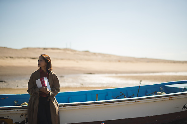 포토 JPG 주간 응시 여자 바다 섬 여행 한명 들기 사람 앉기 상반신 성인 야외 앞모습 책 30대 독서 한국인 힐링 인천 선박 성인여자한명만 옹진군 국내포토 자연요소 1 시선 뷰포인트 수상교통 모션 한국 동양인 장년 여자한명만 성인여자만 파일형식