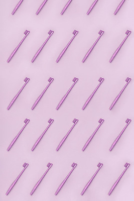 포토 JPG 스튜디오촬영 패턴 실내 치과 누끼 사람없음 하이앵글 보라색 여러개 칫솔 오브젝트 보라색배경 충치 플랫레이 국내포토 뷰포인트 컬러 다수 백그라운드 무늬 병원 내부 위생용품 플랫 질병 파일형식