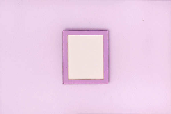 포토 JPG 스튜디오촬영 액자 실내 누끼 사람없음 하이앵글 한개 보라색 추억 오브젝트 보라색배경 플랫레이 국내포토 1 뷰포인트 컬러 백그라운드 컨셉 내부 플랫 파일형식