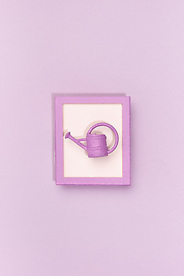 포토 JPG 스튜디오촬영 액자 실내 누끼 사람없음 하이앵글 한개 보라색 물뿌리개 추억 오브젝트 보라색배경 플랫레이 국내포토 1 뷰포인트 컬러 백그라운드 컨셉 내부 플랫 파일형식