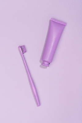 포토 JPG 스튜디오촬영 실내 치과 누끼 사람없음 하이앵글 보라색 칫솔 오브젝트 치약 보라색배경 충치 치아건강 플랫레이 국내포토 뷰포인트 컬러 백그라운드 건강 병원 내부 위생용품 플랫 질병 파일형식