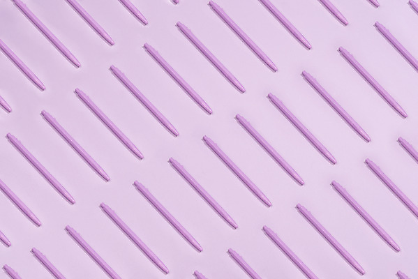 포토 JPG 스튜디오촬영 패턴 실내 누끼 사람없음 하이앵글 볼펜 보라색 여러개 기록 오브젝트 보라색배경 플랫레이 국내포토 뷰포인트 컬러 다수 백그라운드 무늬 내부 펜 플랫 파일형식