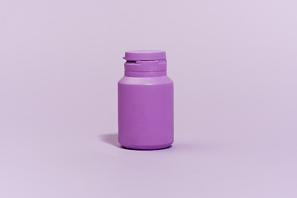 포토 JPG 스튜디오촬영 실내 누끼 사람없음 치료 한개 보라색 약병 오브젝트 보라색배경 국내포토 1 컬러 백그라운드 의학 내부 약 병_담는 파일형식