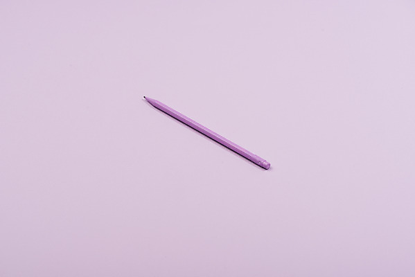 포토 JPG 스튜디오촬영 문구용품 실내 누끼 사람없음 한개 연필 사무용품 보라색 기록 오브젝트 보라색배경 국내포토 1 컬러 백그라운드 학용품 내부 필기구 파일형식