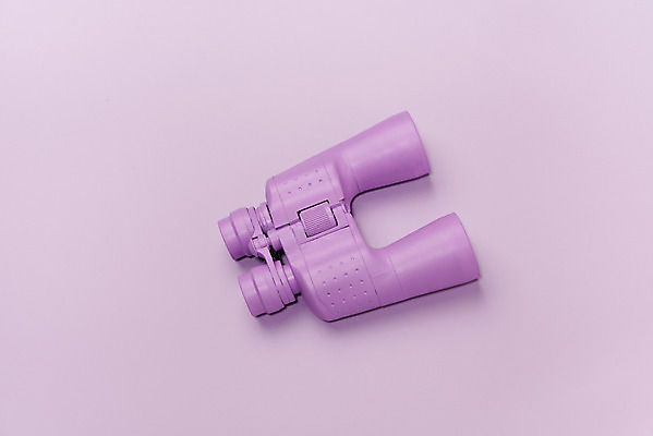 포토 JPG 스튜디오촬영 실내 누끼 사람없음 한개 보라색 쌍안경 망원경 관찰 오브젝트 발견 보라색배경 국내포토 1 컬러 백그라운드 모션 내부 파일형식