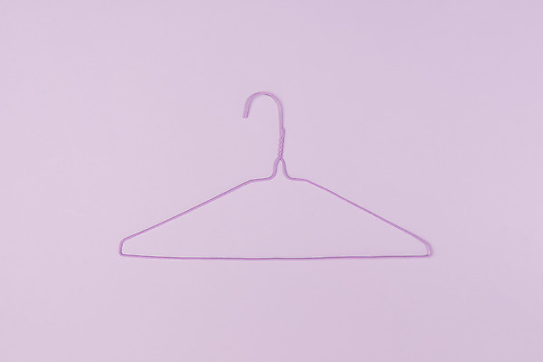 포토 JPG 스튜디오촬영 실내 누끼 사람없음 하이앵글 한개 보라색 옷걸이 오브젝트 보라색배경 플랫레이 국내포토 1 뷰포인트 컬러 백그라운드 내부 플랫 파일형식