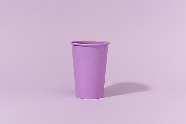 포토 JPG 스튜디오촬영 캠페인 실내 누끼 사람없음 한개 보라색 종이컵 일회용 오브젝트 분리수거 보라색배경 국내포토 1 컬러 백그라운드 내부 컵 파일형식
