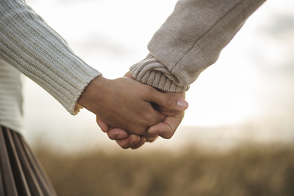 포토 JPG 주간 손 커플 여자 남자 커플라이프 섬 여행 데이트 산 서기 사람 상반신 성인 야외 두명 뒷모습 30대 손잡기 다정 한국인 인천 성인만 옹진군 국내포토 자연요소 라이프스타일 뷰포인트 컨셉 관계 모션 한국 동양인 신체부위 장년 파일형식