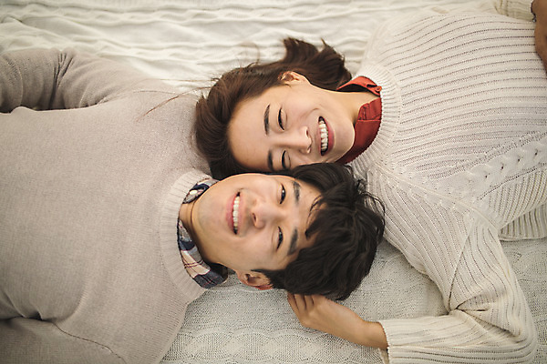 포토 JPG 주간 손 커플 여자 남자 커플라이프 섬 여행 데이트 미소 사람 상반신 성인 야외 두명 앞모습 30대 눕기 다정 한국인 인천 성인만 옹진군 국내포토 자연요소 라이프스타일 뷰포인트 컨셉 관계 모션 한국 표정 동양인 신체부위 장년 파일형식