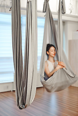 포토 JPG 여자 다이어트 요가 실내 매달리기 건강 한명 상반신 20대 성인 취미 옆모습 아웃포커스 운동 뷰티 눈감음 스트레칭 한국인 요가자세 명상 요가복 플라잉요가 성인여자한명만 요가해먹 국내포토 1 웰빙 뷰포인트 포즈 모션 촬영기법 사람 동양인 청년 내부 운동복 여자한명만 성인여자만 파일형식