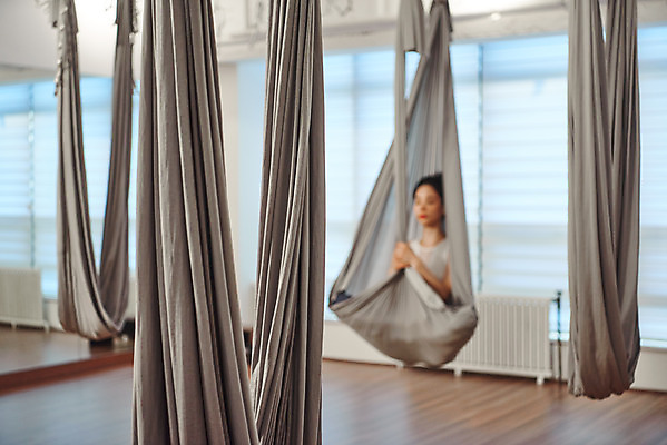 포토 JPG 여자 다이어트 요가 실내 매달리기 건강 한명 상반신 20대 성인 취미 앞모습 아웃포커스 운동 뷰티 눈감음 스트레칭 한국인 요가자세 명상 요가복 플라잉요가 성인여자한명만 요가해먹 국내포토 1 웰빙 뷰포인트 포즈 모션 촬영기법 사람 동양인 청년 내부 운동복 여자한명만 성인여자만 파일형식