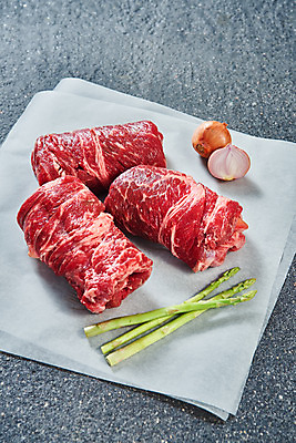 포토 JPG 스튜디오촬영 회색배경 양파 실내 생고기 육류 사람없음 소고기 신선 오브젝트 아스파라거스 등심 마블링 국내포토 백그라운드 채소 식재료 내부 회색 파일형식