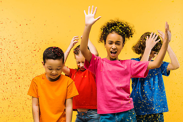 포토 JPG 스튜디오촬영 서양인 외국인 백인 학생 여자 남자 문화 어린이 흑인 실내 서기 동양인 인종 소녀 소년 여러명 상반신 앞모습 10대 친구 컬러풀 글로벌 파티 축하 가루 즐거움 다문화 꽃가루 지구촌 노란배경 국내포토 감정 뷰포인트 컬러 다수 백그라운드 컨셉 관계 모션 청소년 사람 이벤트 내부 노란색 사회이슈 파일형식