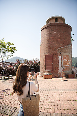 포토 JPG 주간 우먼라이프 여자 여행 한명 서기 들기 상반신 20대 성인 야외 뒷모습 관광지 스마트폰 사진촬영 봄 한국인 즐거움 여수 국내여행 봄여행 성인여자한명만 오포대 국내포토 자연요소 1 라이프스타일 계절 감정 뷰포인트 모션 사람 동양인 청년 핸드폰 스마트기기 촬영 전라남도 여자한명만 성인여자만 파일형식
