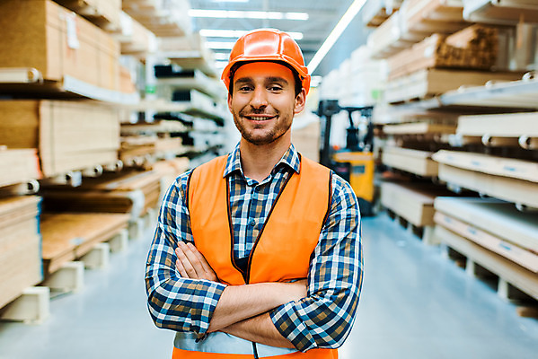 포토 JPG 서양인 외국인 응시 남자 노동자 실내 한명 서기 미소 사람 상반신 성인 앞모습 30대 팔짱 작업 비즈니스맨 안전모 헬멧 창고 물류창고 안전조끼 우크라이나 성인남자한명만 재고 국내포토 직업 1 시선 유럽 뷰포인트 비즈니스 모션 표정 인종 내부 장년 직장인 상품 안전장비 보호장비 남자한명만 성인남자만 파일형식