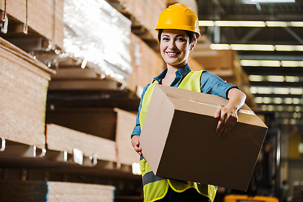 포토 JPG 서양인 응시 여자 로우앵글 40대 중년 노동자 실내 한명 서기 미소 들기 사람 상반신 앞모습 상자 작업 비즈니스우먼 안전모 헬멧 창고 물류창고 안전조끼 우크라이나 중년여자한명만 국내포토 외국인 직업 1 시선 유럽 뷰포인트 비즈니스 모션 표정 성인 내부 직장인 안전장비 보호장비 여자한명만 중년여자만 파일형식