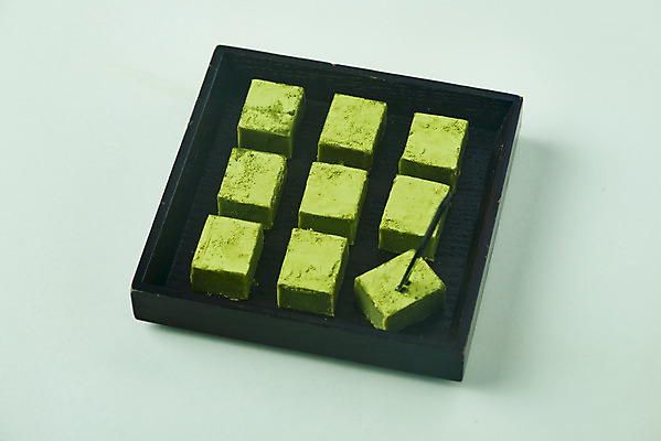 포토 JPG 스튜디오촬영 포크 디저트 실내 누끼 사람없음 달콤 녹차 오브젝트 말차 초록배경 생초콜릿 녹차맛 국내포토 식기 음식 백그라운드 내부 초록색 차_음료 초콜릿 맛 파일형식