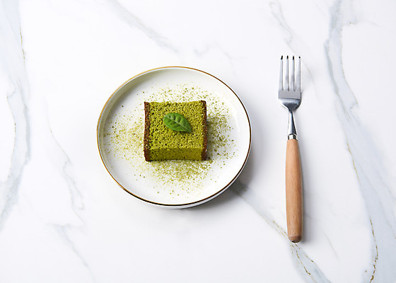 포토 JPG 스튜디오촬영 그릇 포크 잎 디저트 실내 누끼 사람없음 한개 녹차 오브젝트 흰배경 녹차가루 말차 카스테라 녹차맛 국내포토 식물 1 식기 음식 빵 백그라운드 내부 차_음료 흰색 맛 가루 파일형식