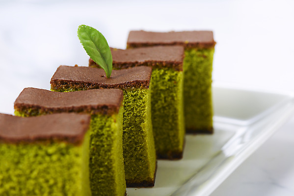 포토 JPG 스튜디오촬영 그릇 잎 디저트 실내 누끼 근접촬영 사람없음 아웃포커스 여러개 녹차 오브젝트 흰배경 말차 카스테라 녹차맛 국내포토 식물 식기 음식 빵 뷰포인트 다수 백그라운드 촬영기법 내부 차_음료 흰색 맛 파일형식