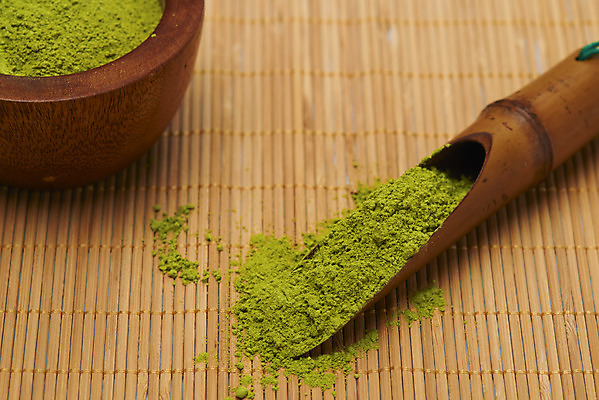 포토 JPG 스튜디오촬영 실내 누끼 사람없음 녹차 오브젝트 대나무발 나무그릇 녹차가루 말차 차시 국내포토 그릇 내부 목재 차_음료 다기 가루 파일형식