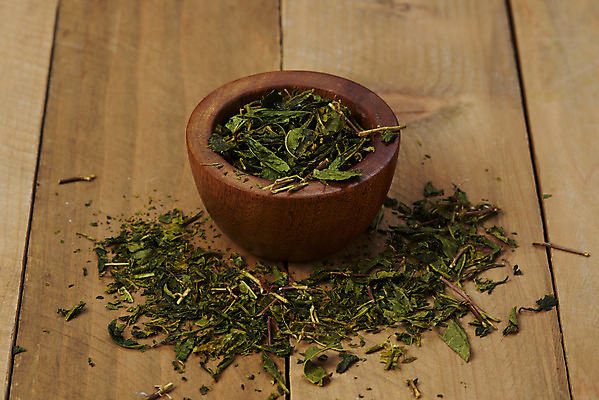 포토 JPG 스튜디오촬영 접시 건조 실내 누끼 사람없음 녹차 오브젝트 나무접시 녹차잎 말차 나무배경 국내포토 식기 백그라운드 내부 차_음료 찻잎 파일형식