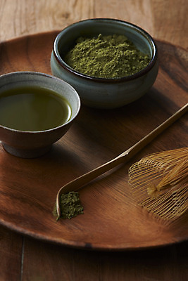 포토 JPG 스튜디오촬영 티타임 실내 누끼 사람없음 녹차 오브젝트 나무접시 녹차가루 말차 차선_다기 차시 나무배경 국내포토 접시 백그라운드 휴식 내부 차_음료 다기 가루 파일형식