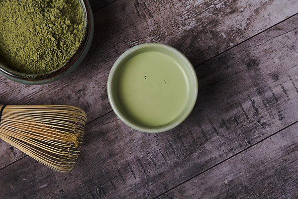 포토 JPG 스튜디오촬영 티타임 실내 누끼 사람없음 하이앵글 녹차 오브젝트 녹차가루 말차 플랫레이 차선_다기 나무배경 국내포토 뷰포인트 백그라운드 휴식 내부 차_음료 플랫 다기 가루 파일형식