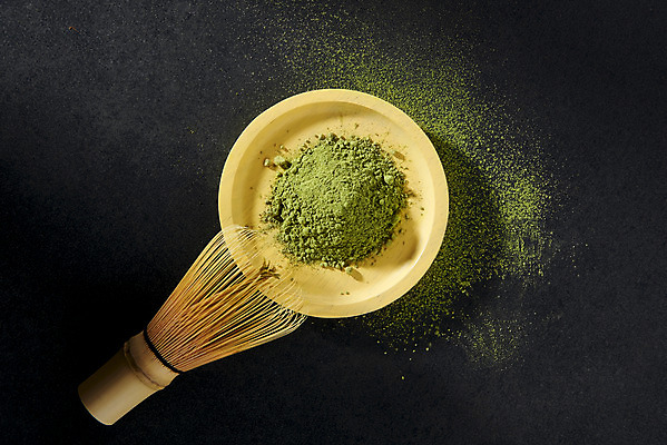 포토 JPG 스튜디오촬영 검은배경 실내 누끼 사람없음 하이앵글 녹차 오브젝트 녹차가루 말차 플랫레이 차선_다기 국내포토 뷰포인트 백그라운드 내부 차_음료 검은색 플랫 다기 가루 파일형식