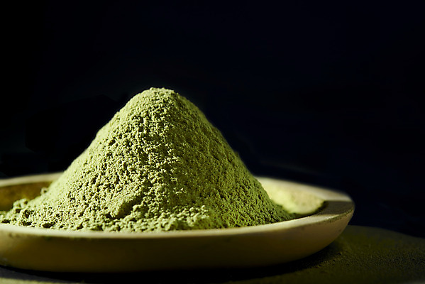 포토 JPG 스튜디오촬영 검은배경 실내 누끼 근접촬영 사람없음 녹차 오브젝트 녹차가루 말차 국내포토 뷰포인트 백그라운드 내부 차_음료 검은색 가루 파일형식