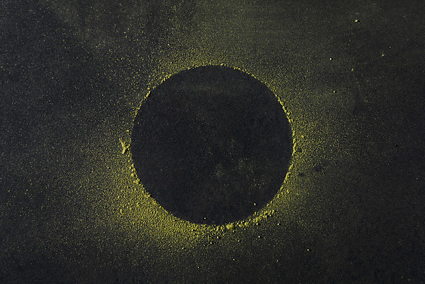 포토 JPG 스튜디오촬영 검은배경 실내 누끼 사람없음 하이앵글 원형 녹차 오브젝트 녹차가루 말차 플랫레이 국내포토 도형 뷰포인트 백그라운드 내부 차_음료 검은색 플랫 가루 파일형식