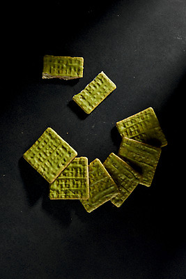 포토 JPG 스튜디오촬영 검은배경 디저트 실내 누끼 사람없음 하이앵글 쿠키 과자 여러개 녹차 오브젝트 말차 플랫레이 녹차맛 국내포토 음식 뷰포인트 다수 백그라운드 내부 차_음료 검은색 플랫 맛 파일형식