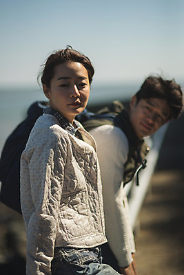 포토 JPG 주간 커플 응시 여자 남자 커플라이프 섬 여행 사람 앉기 상반신 성인 야외 두명 옆모습 아웃포커스 30대 한국인 인천 성인만 옹진군 국내포토 자연요소 라이프스타일 시선 뷰포인트 관계 모션 한국 촬영기법 동양인 장년 파일형식