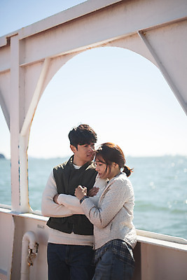 포토 JPG 주간 커플 여자 남자 바다 커플라이프 섬 여행 서기 사람 상반신 성인 야외 두명 앞모습 옆모습 30대 팔짱 기댐 한국인 인천 선박 성인만 옹진군 국내포토 자연요소 라이프스타일 뷰포인트 수상교통 관계 모션 한국 동양인 장년 파일형식
