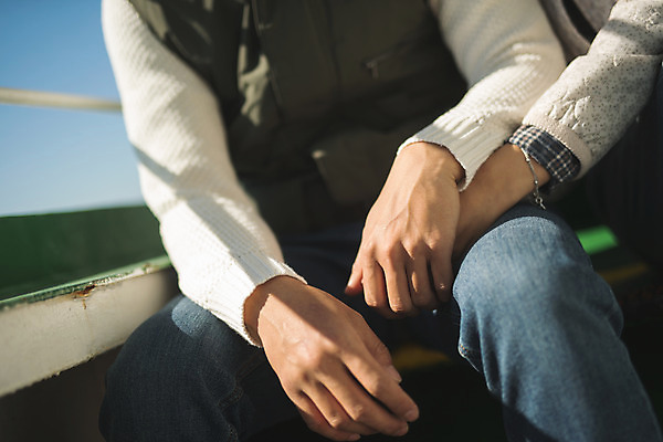 포토 JPG 주간 손 커플 여자 남자 커플라이프 섬 여행 사람 앉기 상반신 성인 야외 두명 앞모습 30대 손잡기 한국인 인천 선박 성인만 옹진군 국내포토 자연요소 라이프스타일 뷰포인트 수상교통 관계 모션 한국 동양인 신체부위 장년 파일형식