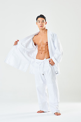 포토 JPG 스튜디오촬영 전신 남자 스포츠 다이어트 근육 운동선수 실내 건강 도복 한명 서기 누끼 20대 성인 앞모습 운동 건강관리 헬스 힘 한국인 보디빌딩 흰배경 열정 유도선수 유도복 바디케어 성인남자한명만 바디프로필 국내포토 1 옷 감정 뷰포인트 백그라운드 모션 관리 사람 동양인 청년 내부 흰색 남자한명만 성인남자만 파일형식