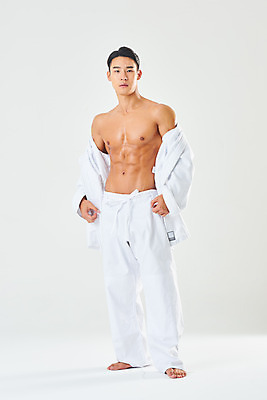 포토 JPG 스튜디오촬영 전신 남자 스포츠 다이어트 근육 운동선수 실내 건강 도복 한명 서기 누끼 20대 성인 앞모습 운동 건강관리 헬스 힘 한국인 보디빌딩 흰배경 열정 유도선수 유도복 바디케어 성인남자한명만 바디프로필 국내포토 1 옷 감정 뷰포인트 백그라운드 모션 관리 사람 동양인 청년 내부 흰색 남자한명만 성인남자만 파일형식