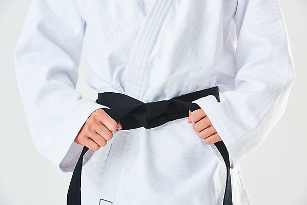 포토 JPG 스튜디오촬영 남자 스포츠 다이어트 운동선수 실내 건강 도복 한명 서기 누끼 상반신 20대 성인 앞모습 운동 건강관리 헬스 힘 한국인 보디빌딩 묶기 흰배경 열정 유도선수 유도복 검은띠 바디케어 성인남자한명만 국내포토 1 옷 감정 스포츠용품 뷰포인트 백그라운드 모션 관리 사람 동양인 청년 내부 흰색 끈 남자한명만 성인남자만 파일형식