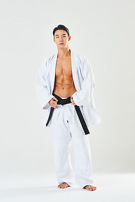 포토 JPG 스튜디오촬영 전신 남자 스포츠 다이어트 근육 운동선수 실내 건강 도복 한명 서기 누끼 20대 성인 앞모습 운동 건강관리 헬스 힘 한국인 보디빌딩 흰배경 열정 유도선수 유도복 검은띠 바디케어 성인남자한명만 바디프로필 국내포토 1 옷 감정 스포츠용품 뷰포인트 백그라운드 모션 관리 사람 동양인 청년 내부 흰색 끈 남자한명만 성인남자만 파일형식
