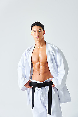 포토 JPG 스튜디오촬영 남자 스포츠 다이어트 근육 운동선수 실내 건강 도복 한명 서기 누끼 상반신 20대 성인 앞모습 운동 건강관리 헬스 힘 한국인 보디빌딩 흰배경 열정 유도선수 유도복 검은띠 바디케어 성인남자한명만 바디프로필 국내포토 1 옷 감정 스포츠용품 뷰포인트 백그라운드 모션 관리 사람 동양인 청년 내부 흰색 끈 남자한명만 성인남자만 파일형식