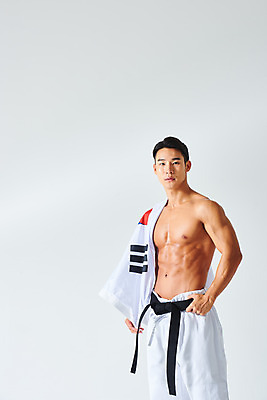 포토 JPG 스튜디오촬영 남자 스포츠 근육 운동선수 실내 건강 도복 한명 서기 누끼 상반신 20대 성인 옆모습 운동 건강관리 힘 한국인 태극기 보디빌딩 흰배경 열정 유도선수 유도복 국가대표 검은띠 애국심 바디케어 성인남자한명만 바디프로필 국내포토 1 옷 감정 스포츠용품 뷰포인트 백그라운드 모션 관리 사람 동양인 청년 내부 헬스 흰색 끈 국기 남자한명만 성인남자만 파일형식