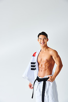 포토 JPG 스튜디오촬영 남자 스포츠 근육 운동선수 실내 건강 도복 한명 서기 미소 누끼 상반신 20대 성인 옆모습 운동 건강관리 힘 한국인 태극기 보디빌딩 흰배경 열정 유도선수 유도복 국가대표 검은띠 애국심 바디케어 성인남자한명만 바디프로필 국내포토 1 옷 감정 스포츠용품 뷰포인트 백그라운드 모션 표정 관리 사람 동양인 청년 내부 헬스 흰색 끈 국기 남자한명만 성인남자만 파일형식