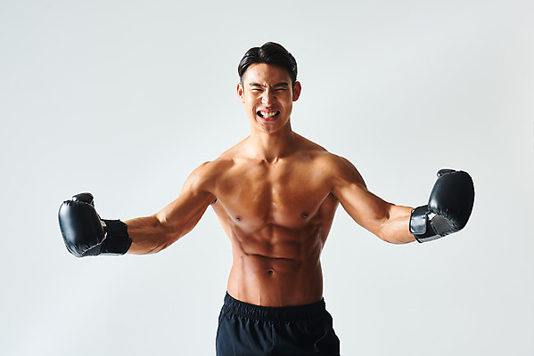 포토 JPG 스튜디오촬영 남자 스포츠 다이어트 근육 운동선수 실내 건강 한명 서기 누끼 상반신 20대 성인 앞모습 운동 건강관리 헬스 힘 권투 한국인 권투글러브 권투선수 보디빌딩 흰배경 열정 바디케어 성인남자한명만 바디프로필 국내포토 1 감정 뷰포인트 백그라운드 모션 관리 사람 동양인 청년 내부 격투기 글러브 흰색 남자한명만 성인남자만 파일형식