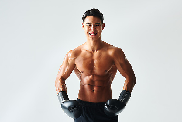 포토 JPG 스튜디오촬영 남자 스포츠 다이어트 근육 운동선수 실내 건강 한명 서기 미소 누끼 상반신 20대 성인 앞모습 운동 건강관리 헬스 힘 권투 한국인 권투글러브 권투선수 보디빌딩 흰배경 열정 바디케어 성인남자한명만 바디프로필 국내포토 1 감정 뷰포인트 백그라운드 모션 표정 관리 사람 동양인 청년 내부 격투기 글러브 흰색 남자한명만 성인남자만 파일형식